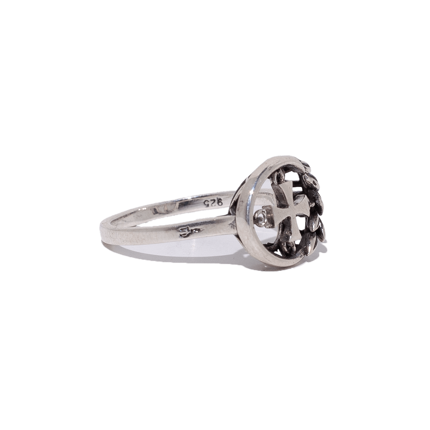 WREATH CROSS RING