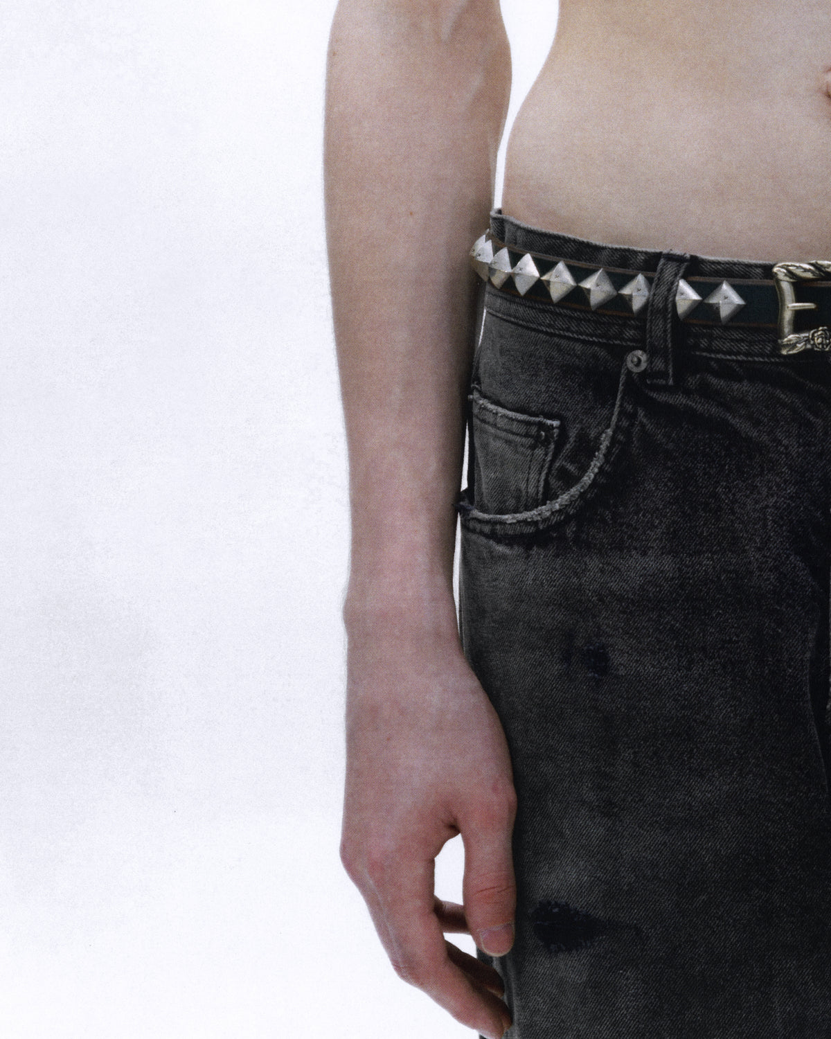 SKINNY STUDDED O-RING BELT