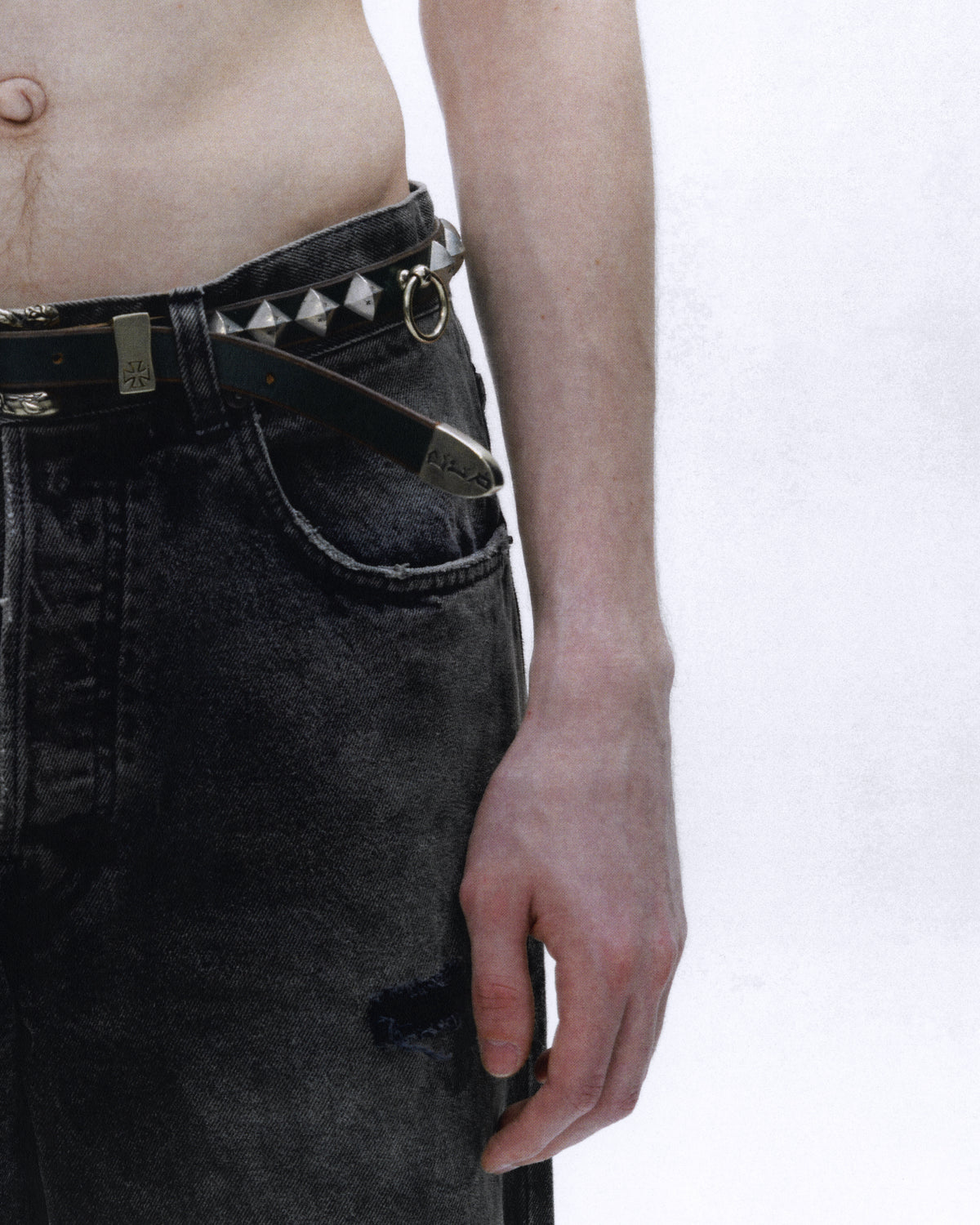 SKINNY STUDDED O-RING BELT