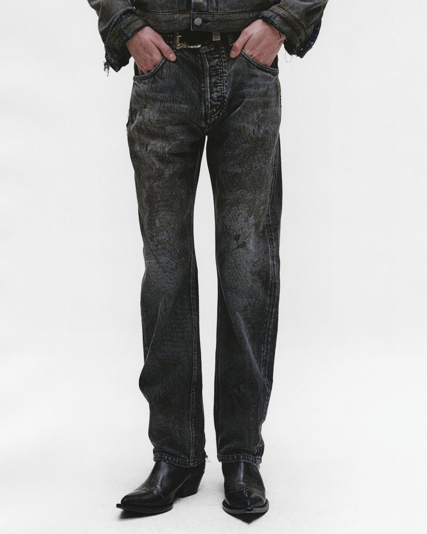 STRAIGHT LEG JEANS