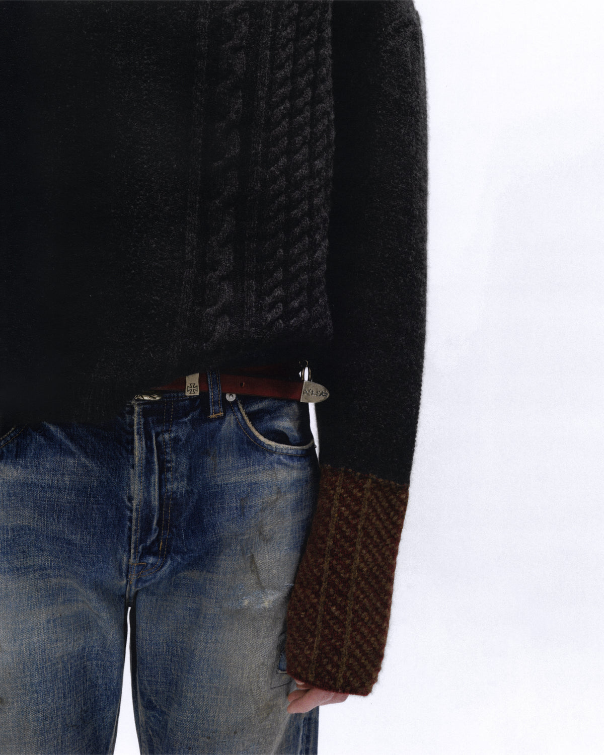 SLEEPLESS SWEATER