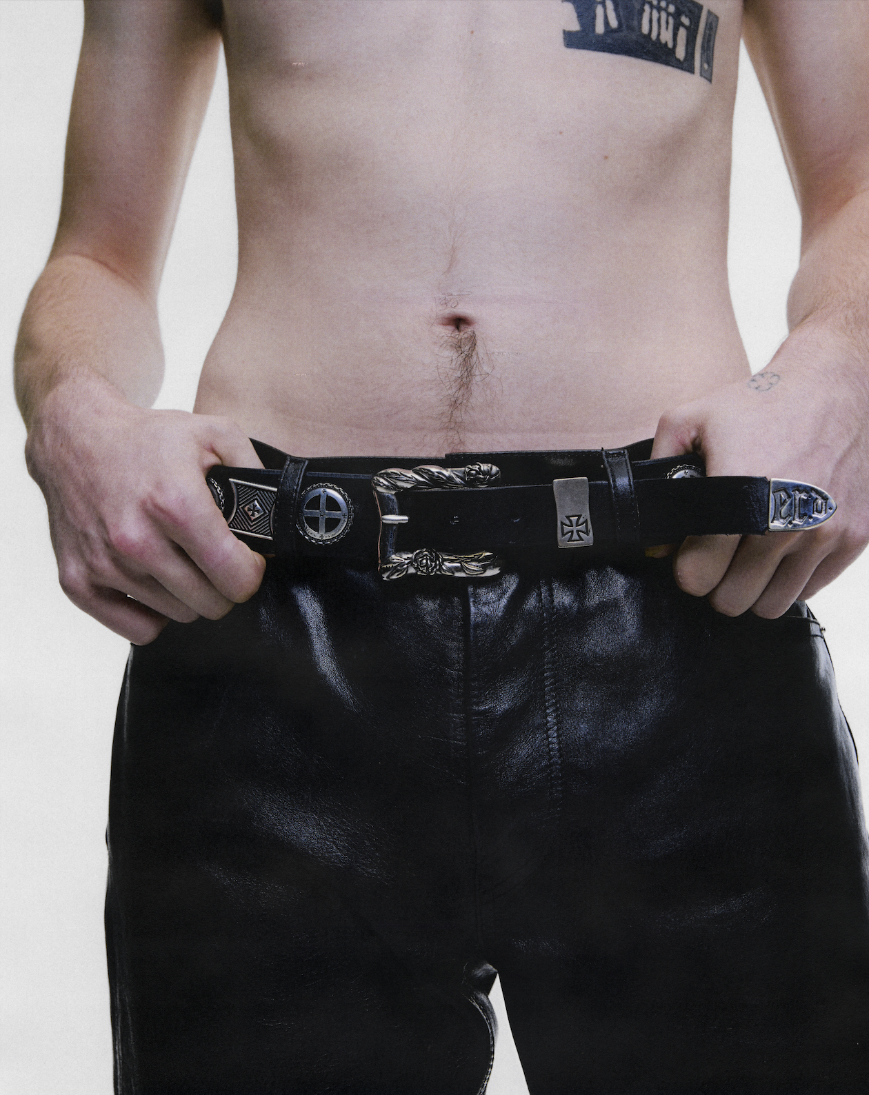 EFFIGY STUD BELT
